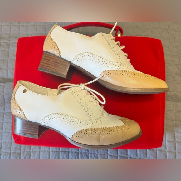 G.H. Bass & Co. Tan White Leather Heeled Oxford - Picture 2 of 7